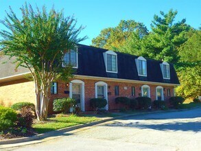 Four Seasons Townhomes Greensboro Nc Apartment Finder