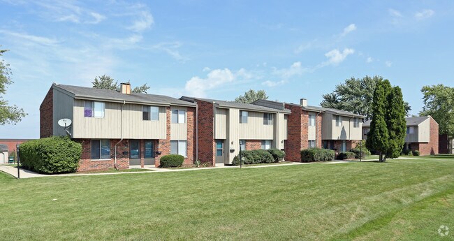 Woodridge Apartments and Townhomes New Berlin, WI Apartment Finder Woodridge Apartments and Townhomes New Berlin, WI Apartment Finder