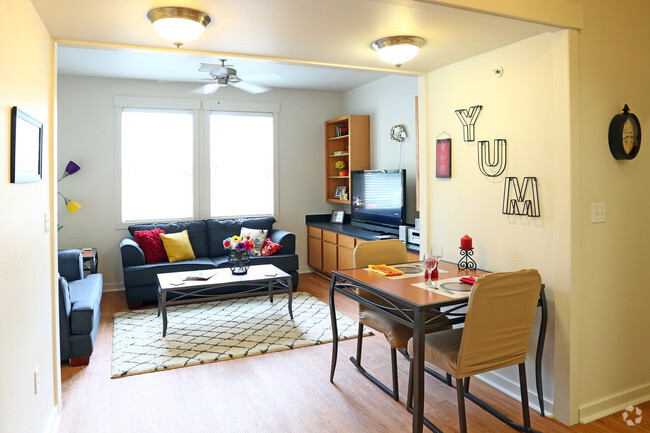 Hawks Ridge - Iowa City, IA | Apartment Finder