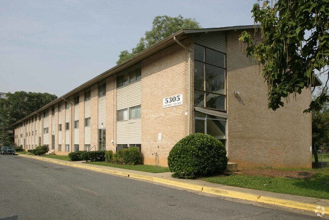 Riverwood Apartments  Riverdale, MD  Apartment Finder