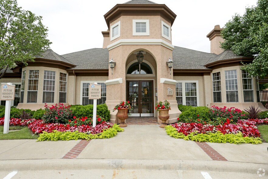 Sheffield Square Grand Prairie, TX Apartment Finder