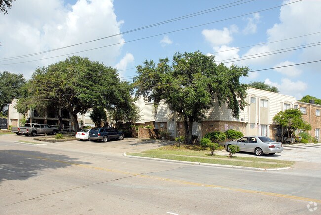 Charleston Court Apartments Charleston Court Apartments