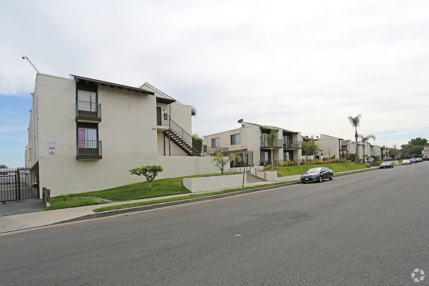 International Village Apartments Canoga Park, CA Apartment Finder