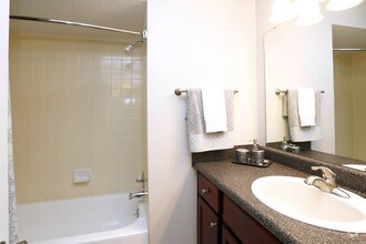 Bathroom Fixtures Indianapolis somerset lakes apartments in indianapolis,in. - indianapolis, in Bathroom Fixtures Indianapolis somerset lakes apartments in indianapolis,in. - indianapolis, in