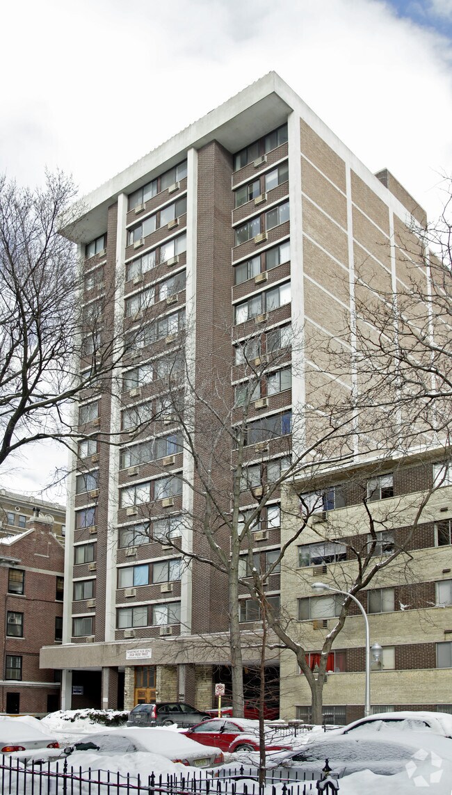 Briar Place Apartments  Chicago, IL  Apartment Finder