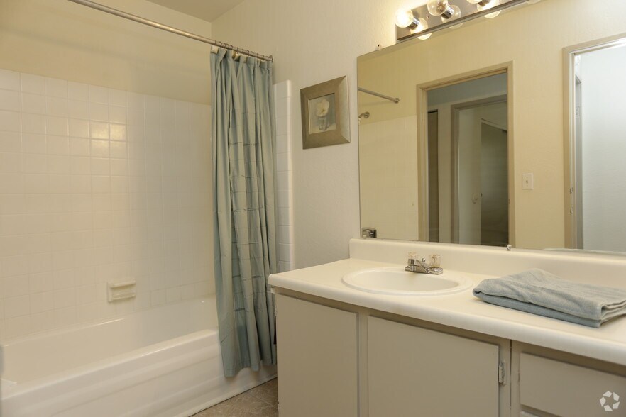 Bathroom Cabinets Grand Rapids Mi ashton woods apartments - grand rapids, mi | apartment finder Bathroom Cabinets Grand Rapids Mi ashton woods apartments - grand rapids, mi | apartment finder