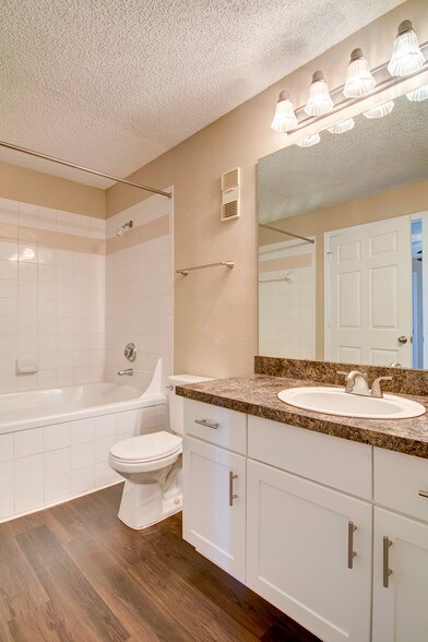 Bathroom Lighting Jacksonville Fl links at windsor parke - jacksonville, fl | apartment finder Bathroom Lighting Jacksonville Fl links at windsor parke - jacksonville, fl | apartment finder