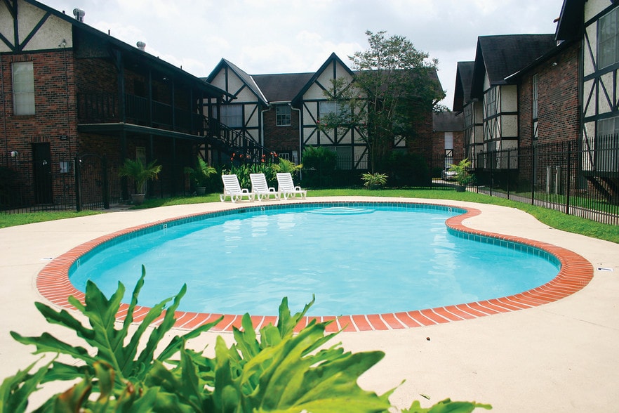 Devonshire Apartments Baton Rouge, LA Apartment Finder