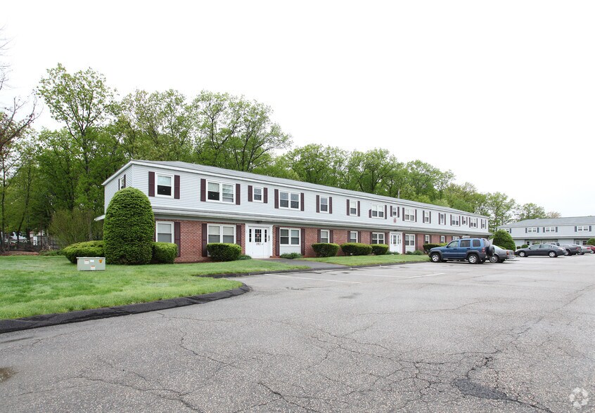 Lakewood Village Southwick Ma Apartment Finder Primary Photo Lakewood Village