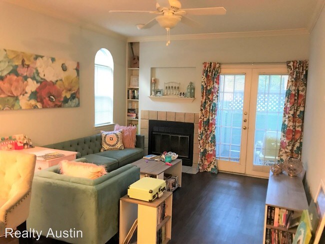 1 Br Bath House 3111 Tom Green Unit 106 Austin Tx Primary Photo 1 Br Bath House 3111 Tom Green Unit 106