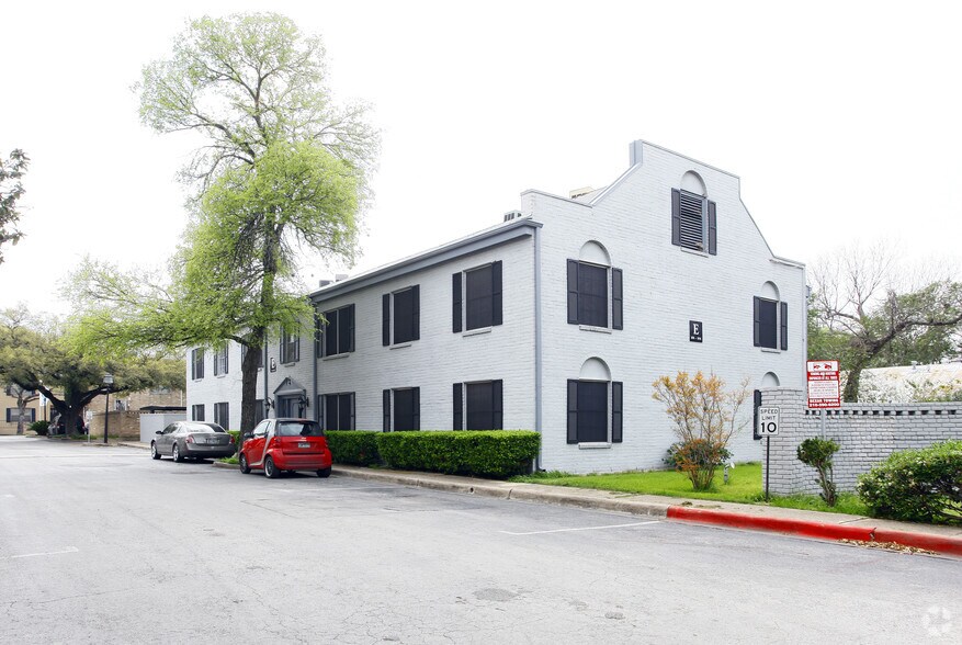 New England Village San Antonio, TX Apartment Finder