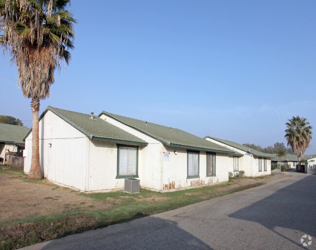 Shamrock Gardens Apartments - Hanford, CA | Apartment Finder