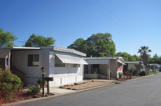 Escape to Tranquility: Your Home Away From Home at Missouri Stockton Mobile Home & RV Park