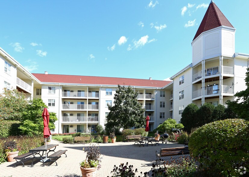 River's Edge Apartments Waukesha, WI Apartment Finder