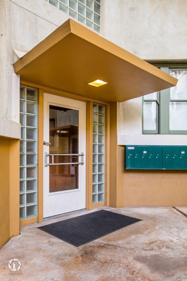 New Yorker Vintage Apartments Bakersfield Ca Apartment Finder Building Photo New Yorker Vintage Apartments