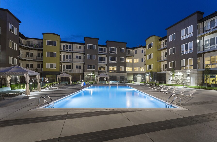 Residences at 62W Johnston, IA Apartment Finder