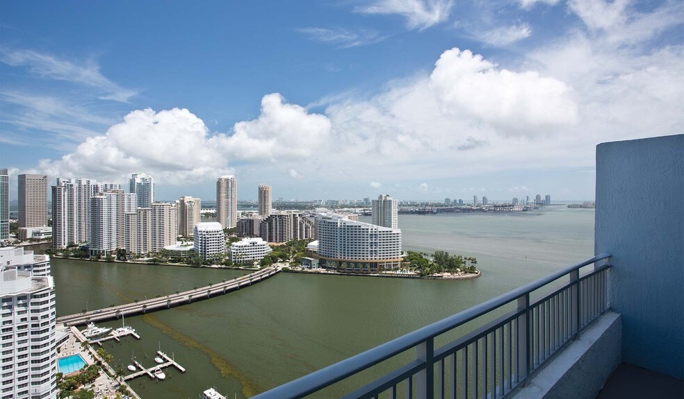 Yacht Club At Brickell Apartments Miami Fl Apartment Finder