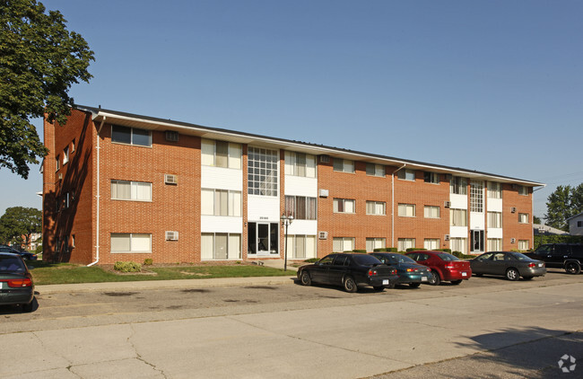 Westland Estates - Westland, MI | Apartment Finder