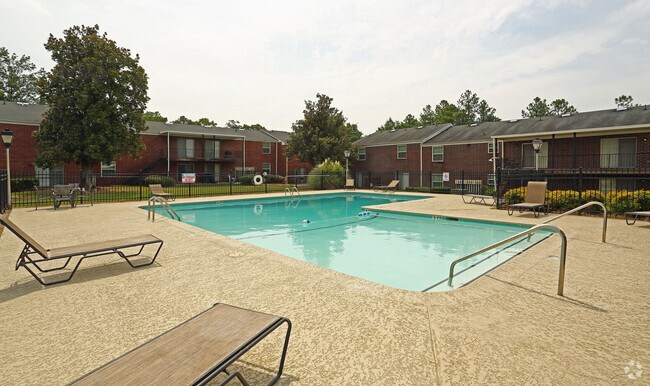The Lenox Augusta Ga Apartment Finder Pool The Lenox