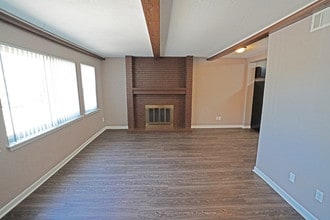 Vintage At 50th Oklahoma City Ok Apartment Finder 1br 1ba 752sf Deluxe Living And Dining Room Vintage At 50th