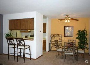 https://image2.apartmentfinder.com/i2/RrMkpGgkk3pObwN8K0Yt0I3rtYE_tgi-67f1sAbqFDw/118/stonewood-village-madison-wi-dining-room.jpg