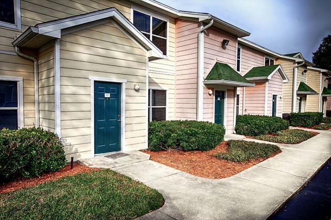 Deland Apartment Complexes