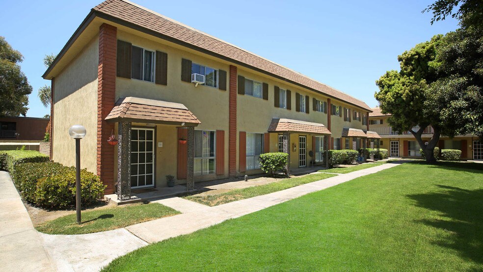 Regency Palms Huntington Beach, CA Apartment Finder