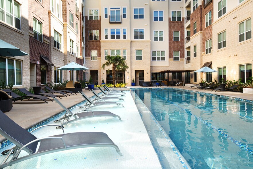 District at Greenbriar Houston, TX Apartment Finder