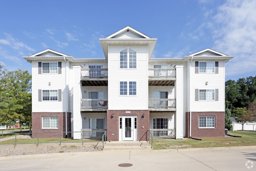 Stonegate Condominium Apartments Cedar Rapids, IA Apartment Finder