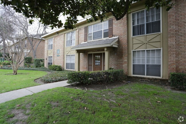 Vinings at Central Dallas, TX Apartment Finder