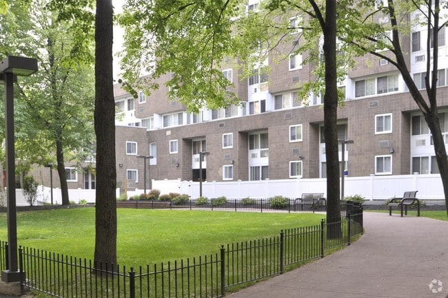 Riverview Court Apartment Homes Yonkers Ny Finder Courtyard Riverview Court Apartment Homes