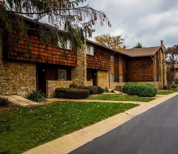 Kenilworth - Prairie Village, KS | Apartment Finder