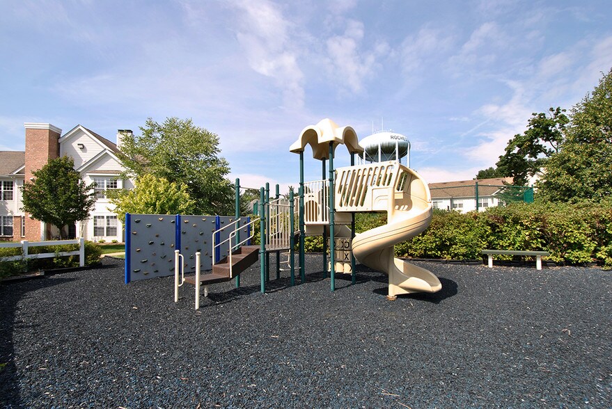 Village Green Of Rochester Mi Apartment Finder