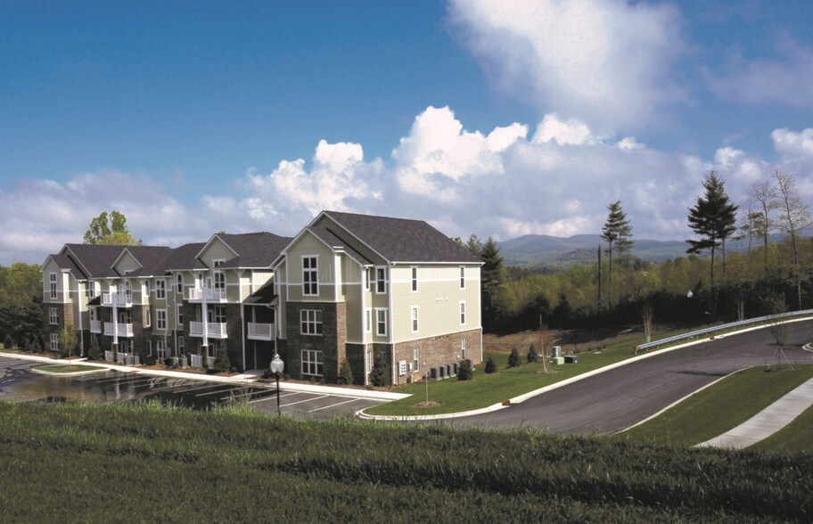 Ballantyne Commons Apartments Hendersonville Nc Apartment Finder Primary Photo Ballantyne Commons Apartments
