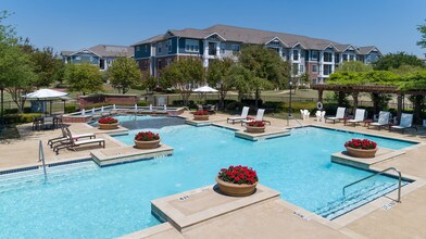 Centreport Lake Luxury Apartments Centreport Lake Luxury Apartments