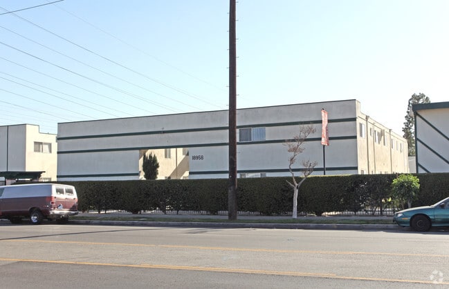 Park Parthenia Northridge Ca Apartment Finder Building Photo Park Parthenia