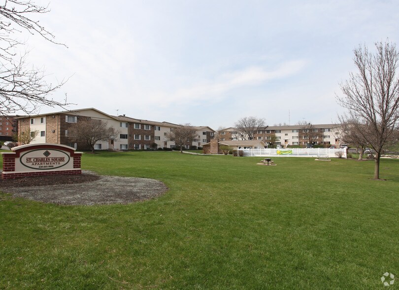 St. Charles Square Carol Stream, IL Apartment Finder