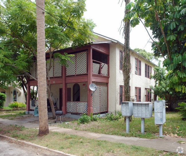 https://image2.apartmentfinder.com/i2/gRdv9lcnAPmCP1mGIDBR_7xZyWPulITI-HHwyogyaxk/117/country-gardens-apartments-rockledge-fl-building-photo.jpg