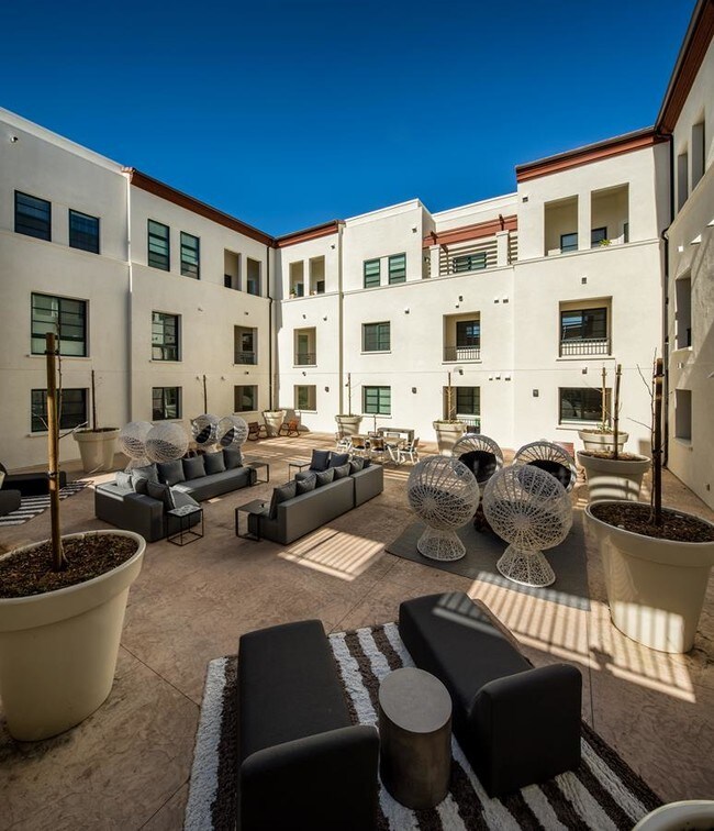 Luxe Pasadena, CA Apartment Finder