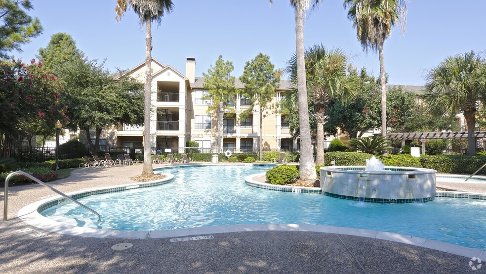 The Columns at Westchase Houston, TX Apartment Finder