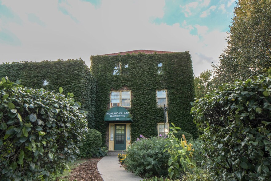 Highland Village Apartments Saint Paul, MN Apartment Finder