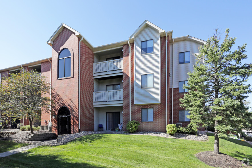 Oak Brook Park Apartments - Omaha, NE | Apartment Finder