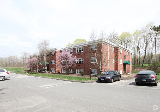 The Gardens - Woodbury, CT | Apartment Finder