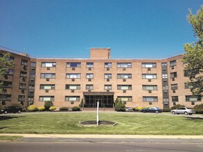 Woodbrook House - Ewing, NJ | Apartment Finder