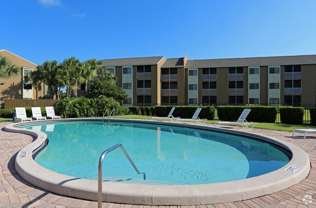 Courtyard On The Green Apartments - Melbourne, FL | Apartment Finder