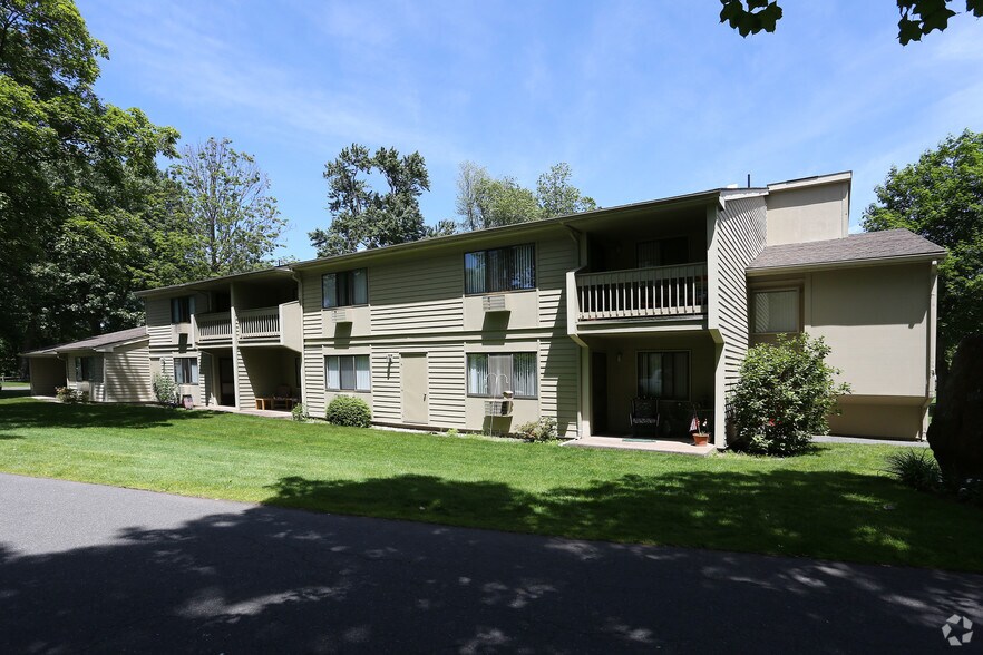 Brownstone Gardens East Longmeadow Ma Fasci Garden