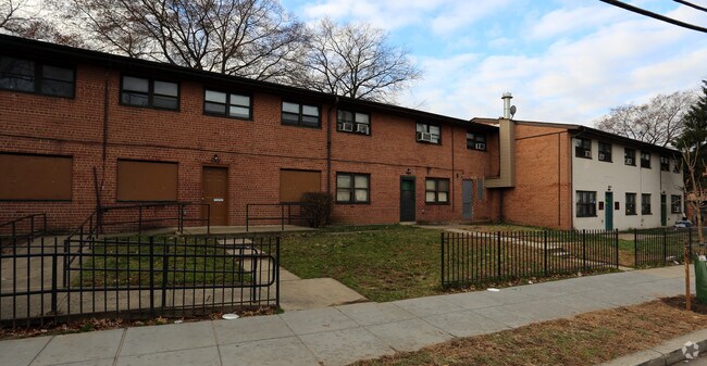 Parkside Court Apartments Parkside Court Apartments