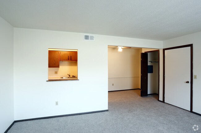 Cambridge Woods Apartments Toledo Oh Apartment Finder One Bedroom Living Room Cambridge Woods Apartments
