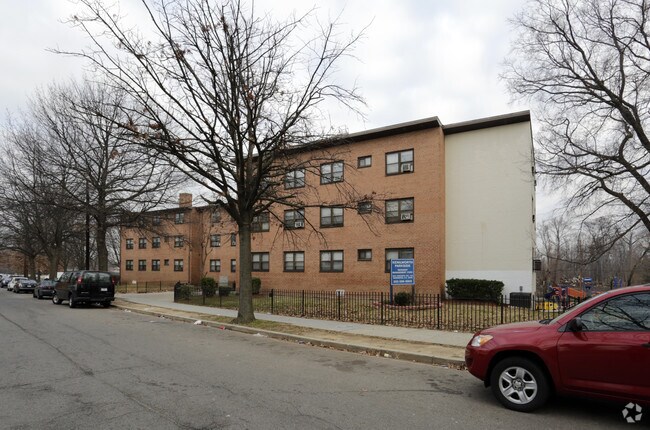 Parkside Court Apartments Parkside Court Apartments