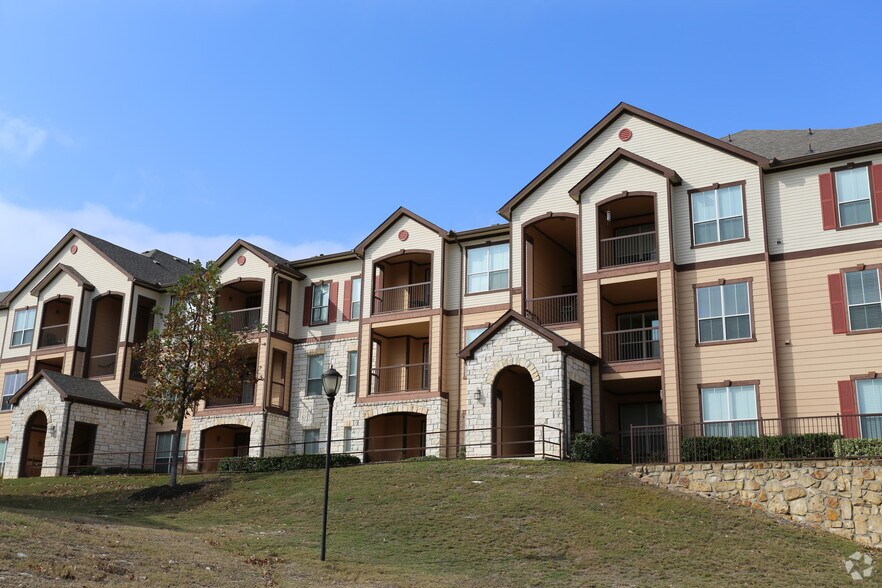 https://image2.apartmentfinder.com/i2/trNTpDvmQobZx_SgLDQRXODu64-BterRbOUiVmwfpTk/110/boulder-creek-apartments-san-antonio-tx-building-photo.jpg